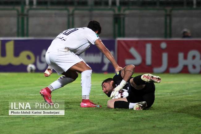 توقف تیم فوتبال تراکتور تبریز  برابر ذوب آهن اصفهان