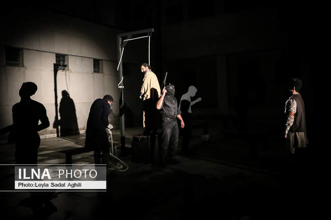 دموکراسی سفارشی 