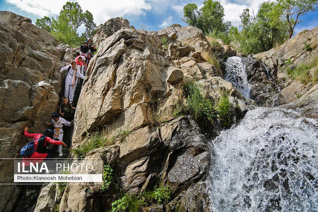 گردشگران تابستانی در گنجنامه همدان
