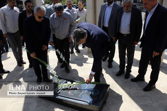 بازدید رییس کل بانک‌مرکزی از مجموعه تراکتورسازی ایران
