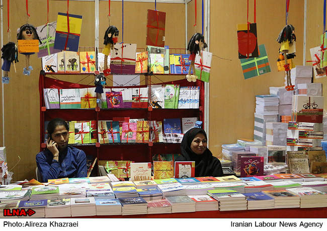 بازدید وزیر فرهنگ عراق از بیست و هشتمین نمایشگاه کتاب