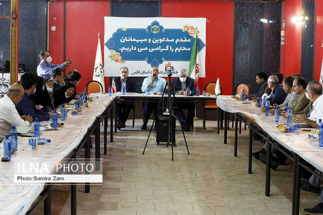 نشست فعالان کارگری و کانون بازنشستگان شیرازباحضورنمایندگان مجلس شو�