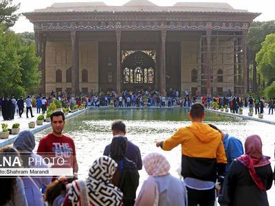 چهلستون زیر پای مسافران نوروزی‎