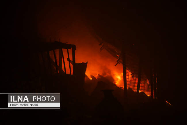 آتش‌سوزی در بارانداز ۱۲ هزار متری در شوش 