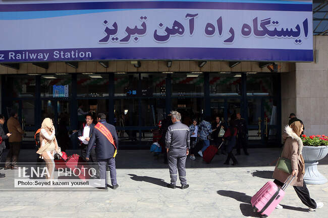 بدرقه مسافران نوروزی در راه آهن تبریز