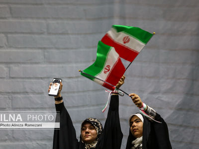 اجتماع دختران انقلاب