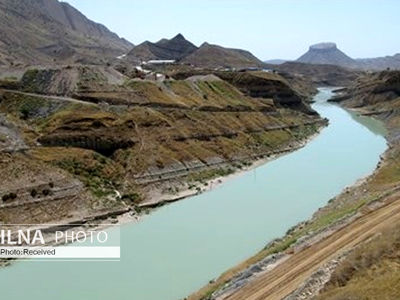 نبود پل، دسترسی به زمین‌های کشاورزی را سخت کرده است/ محصول کشاورزان در حال از بین رفتن است