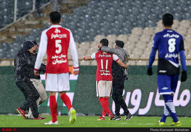 دیدار تیم های فوتبال پرسپولیس تهران و استقلال خوزستان