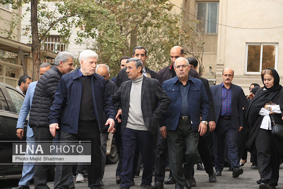  تشییع مرحومه مغفوره «زرین احمدی نژاد»