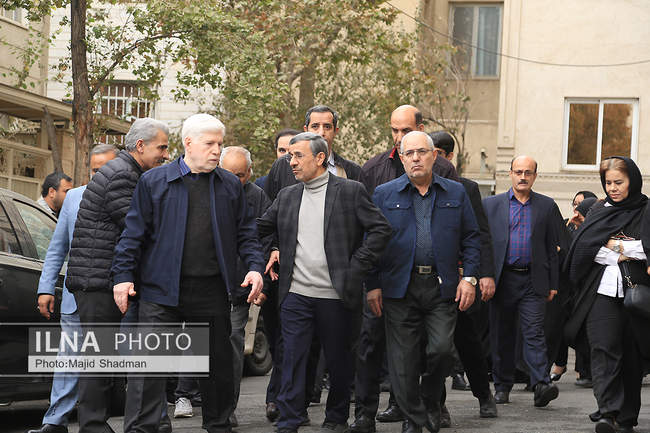  تشییع مرحومه مغفوره «زرین احمدی نژاد»