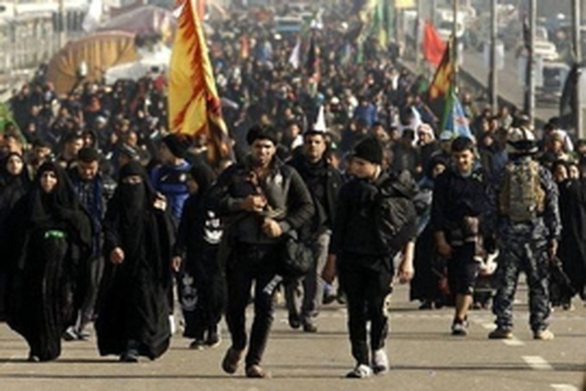 زائرین به سوی کربلا در حرکت هستند