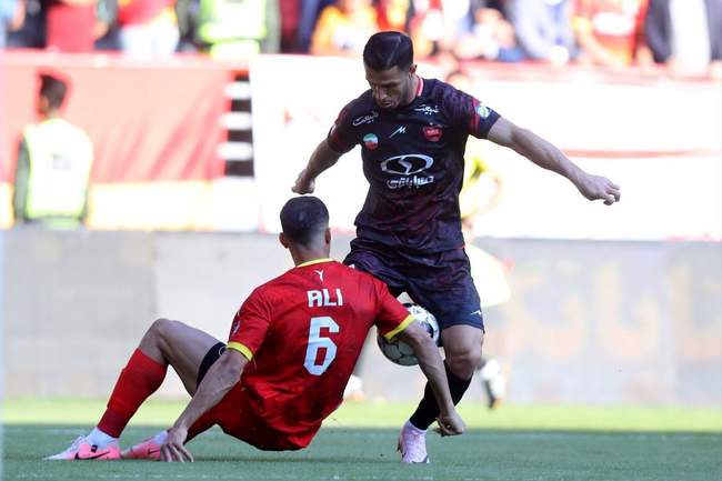 گزارش تصویری: تساوی پرسپولیس و فولاد در هفته هجدهم 