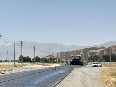 آغازعملیات بهسازی جاده دسترسی محور نقش رستم به نقش رجب