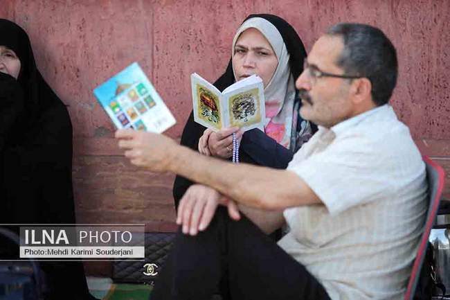 مراسم دعای عرفه در گلستان شهدای اصفهان