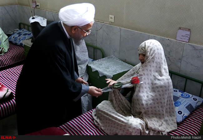 دیدار رئیس جمهور از خانه سالمندان و معلولین مجتمع قدس