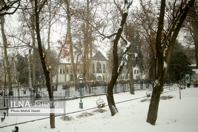 مجموعه فرهنگی-تاریخی نیاوران در یک روز برفی