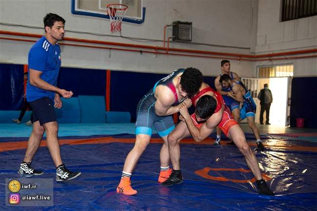 حضور صالحی امیری و دیدار با قهرمانان کشتی(گزارش تصویری)