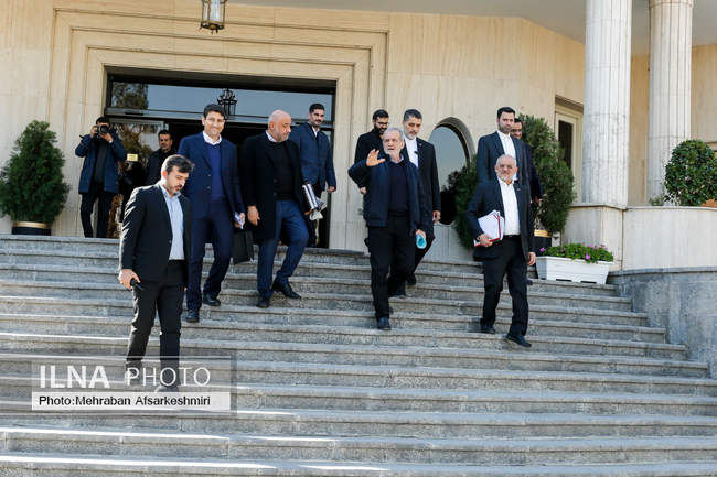 اعضای هیأت دولت در جمع خبرنگاران