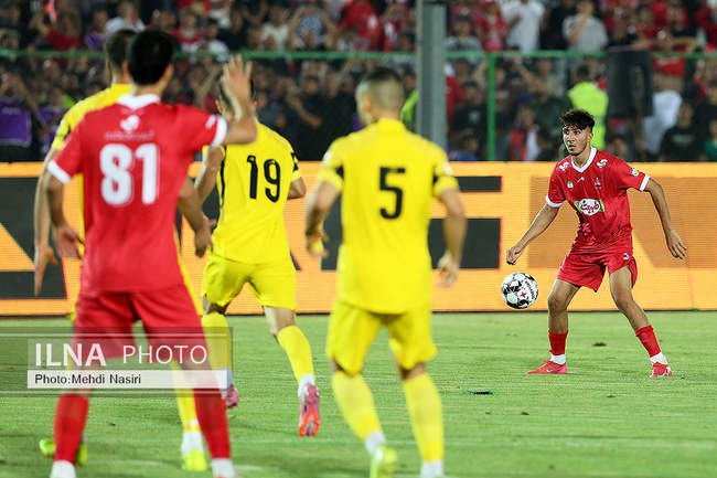 دیدار تیمهای فوتبال پرسپولیس تهران و فجر شهید سپاسی شیراز 