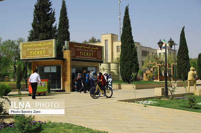 بازدید مسافران نوروزی ازمجموعه زندیه شیراز