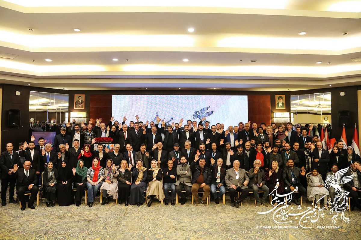 در جامعه ایرانی فرهنگ و هنر جایگاه برتر را دارد
