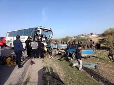 برخورد اتوبوس مسافربری با سمند تاکسی در محور نی‌ریز / ۲۷ مصدوم و یک جان‌باخته