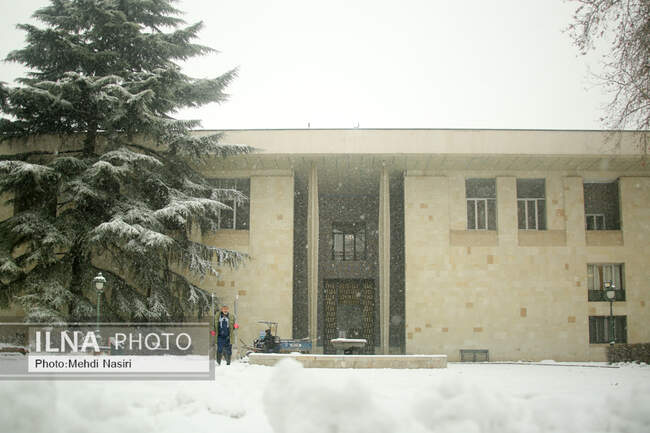 مجموعه فرهنگی-تاریخی نیاوران در یک روز برفی