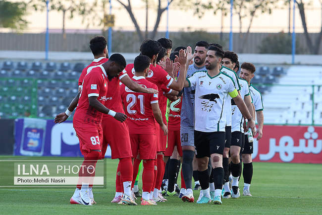 دیدار تیمهای فوتبال پرسپولیس تهران و ذوب آهن اصفهان