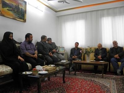 مدیرکل بهزیستی اصفهان با خانواده شهید غواص لسان در کاشان دیدار کرد 