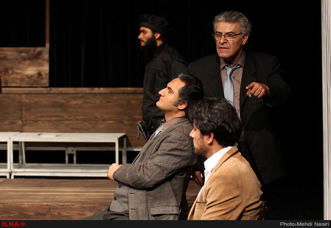 نمایش تئاتر بیگانه
