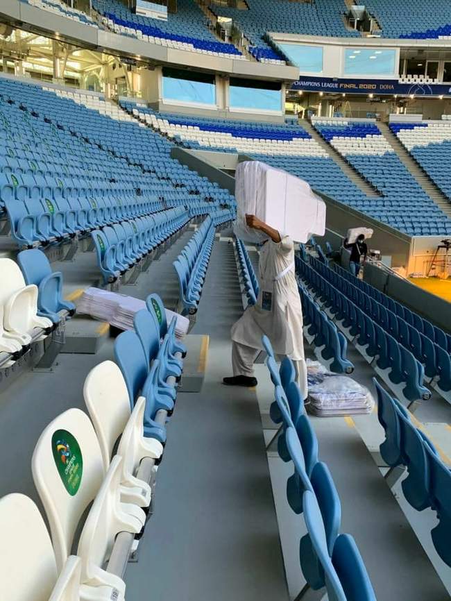 گزارش تصویری نصب ماکت هواداران اولسان در ورزشگاه الجنوب