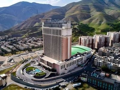 قیمت یک شب اقامت در هتل اسپیناس پالاس تهران
