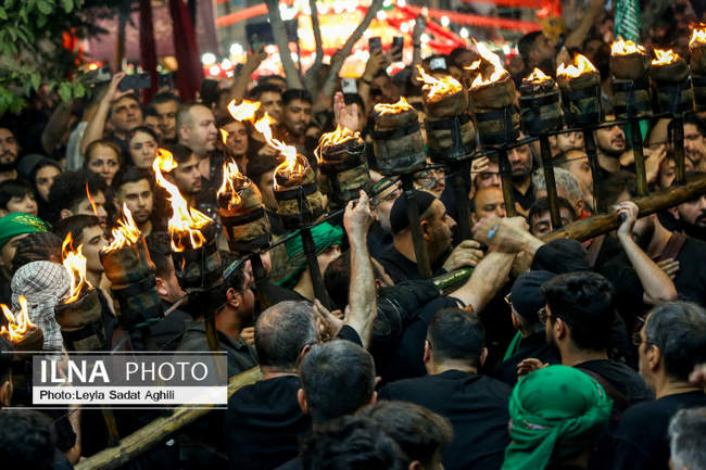 آیین مشعل گردانی در دولت آباد