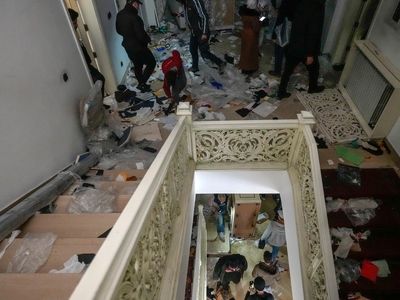 سوری ها اقامتگاه شخصی بشار اسد در دمشق را غارت کردند + عکس
