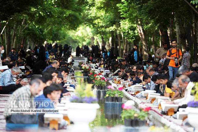مراسم جزء خوانی قرآن در گذر چهارباغ اصفهان 