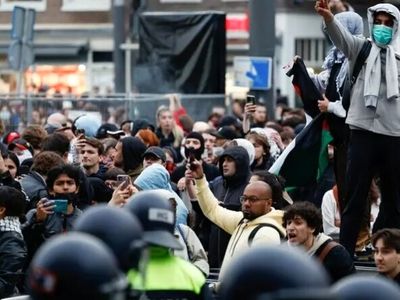 نتانیاهو هنوز از سیلیِ حامیان فلسطین در آمستردام گیج است/ شعارِ حمایت از زنانِ ایرانی از سوی قاتلِ چند هزار زن در نوار غزه مضحک است! 