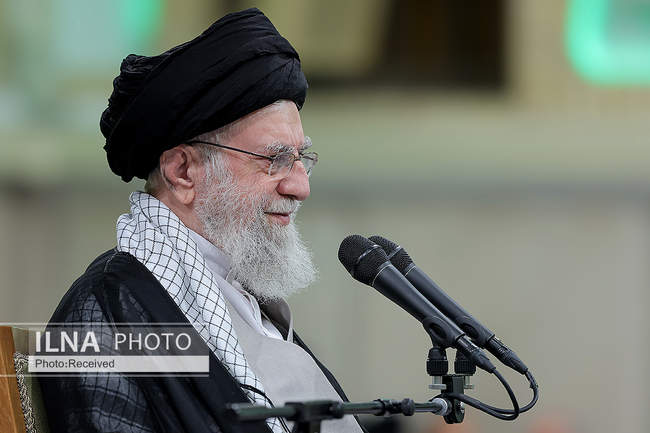 دیدار هزاران نفر از معلمان سراسر کشور با رهبر انقلاب