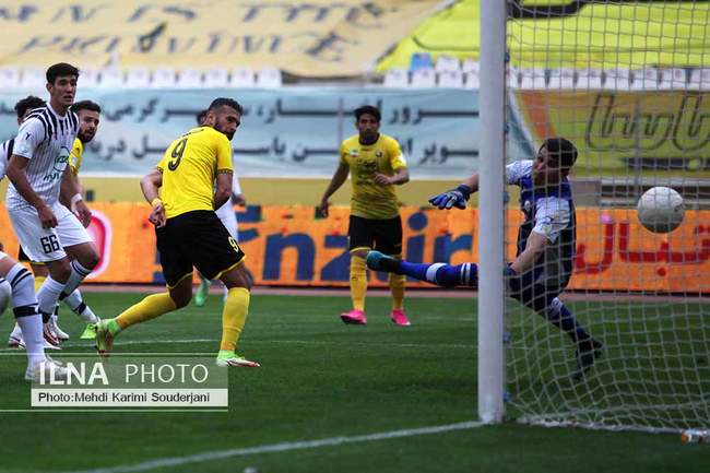برد  تیم فوتبال سپاهان اصفهان مقابل نفت مسجد سلیمان