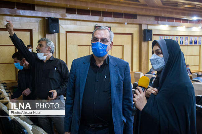 نشست شبانه وزیر بهداشت در ستاد کرونا استان قزوین