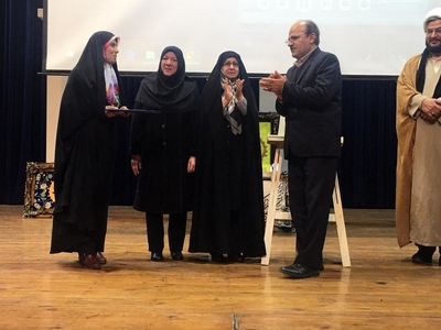 اعطای  اولین گواهینامه محصول سالم به بانوی البرزی