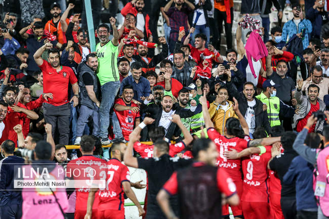 دیدار تیم های فوتبال استقلال تهران و نساجی مازندران