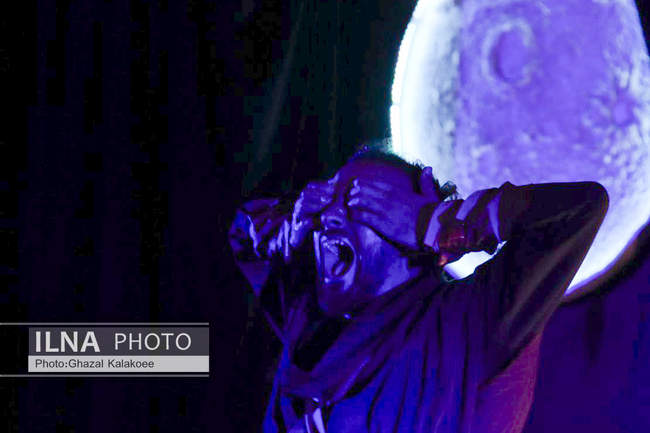 اجرای نمایش «شبی که باد در شاخ‌هایم پیچید» 