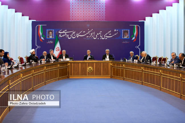 نشست صمیمی رئیس جمهور با جمعی از فرهیختگان علمی و اقتصادی