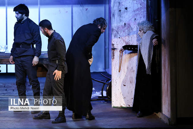 نمایش «جنایت و مکافات» به کارگردانی رضا ثروتی