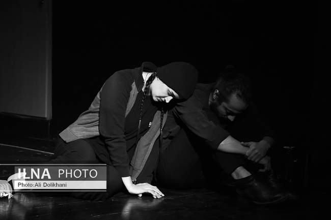 نمایش «رانده» جواد انصاری در تئاتر مستقل لور بندرعباس