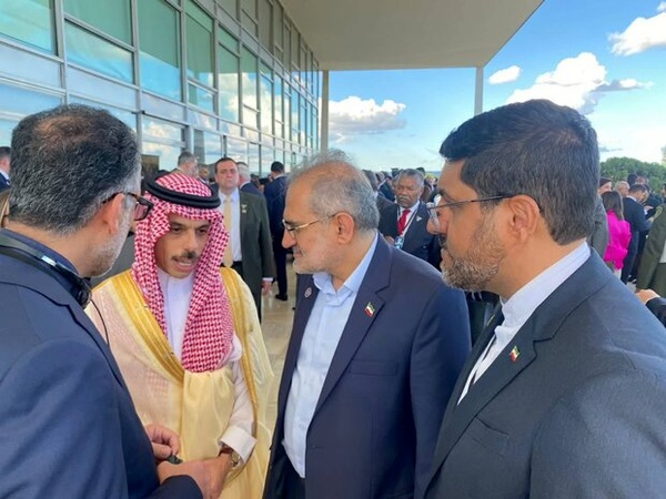 معاون پارلمانی رئیس‌جمهور با وزیر خارجه عربستان دیدار و گفت‌وگو کرد