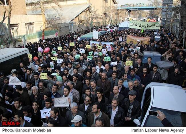 تجمع اعتراضی دانشجویان و مردم مقابل سفارت فرانسه