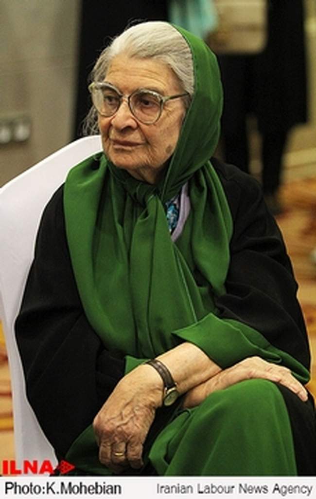 مراسم تقدیر از توران میرهادی و رونمایی از جلد پانزدهم فرهنگنامه کودک