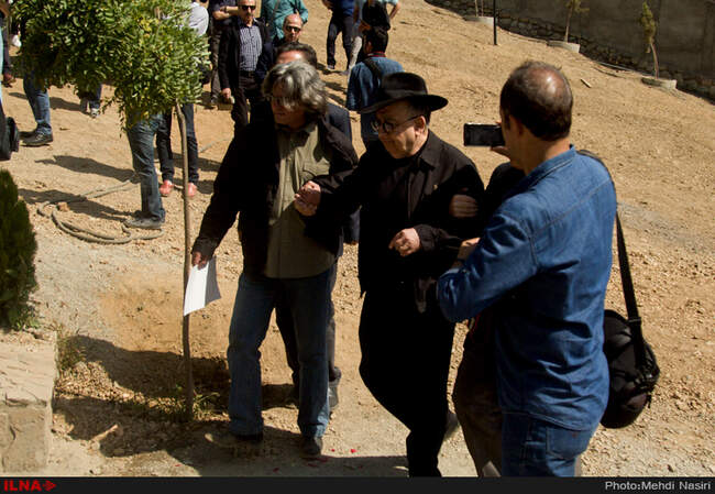 گردهمایی سینماگران بر مزار عباس کیارستمی
