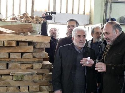بازدید رئیس سازمان زندان‌ها از کارگاه‌های اردوگاه حرفه‌آموزی و کاردرمانی اراک 
